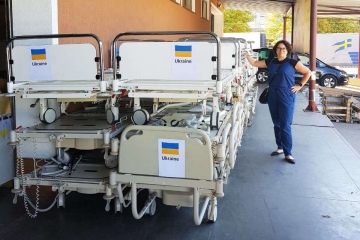 Ще один вантаж з медичними ліжками передано українським лікарням від австрійських волонтерів