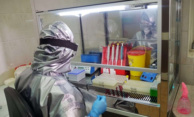 Бокс біологічної безпеки передали закарпатській лабораторії для діагностики коронавірусу 