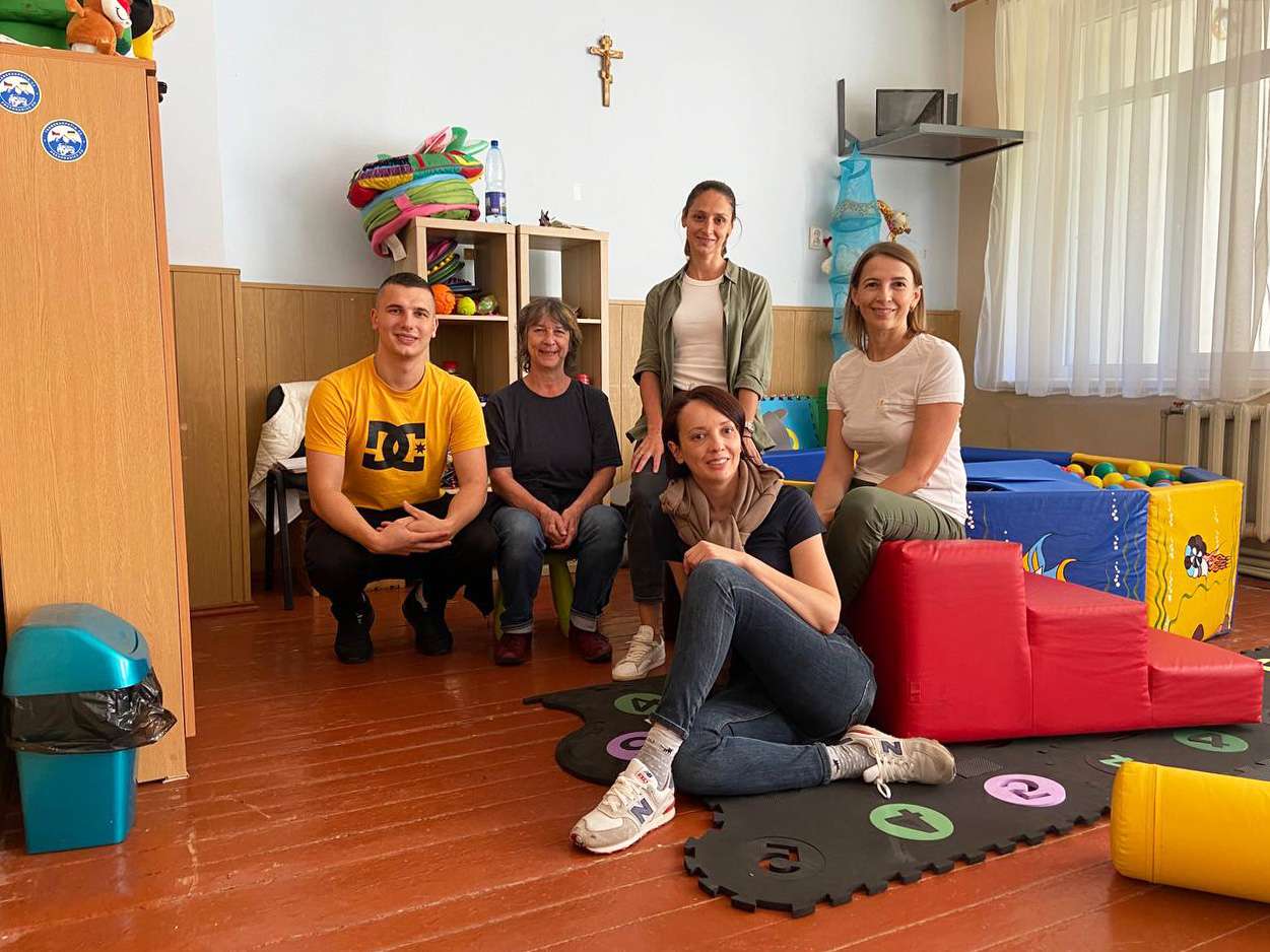 У Вільшанському дитячому будинку-інтернаті працювала команда фахівців зі Швейцарії