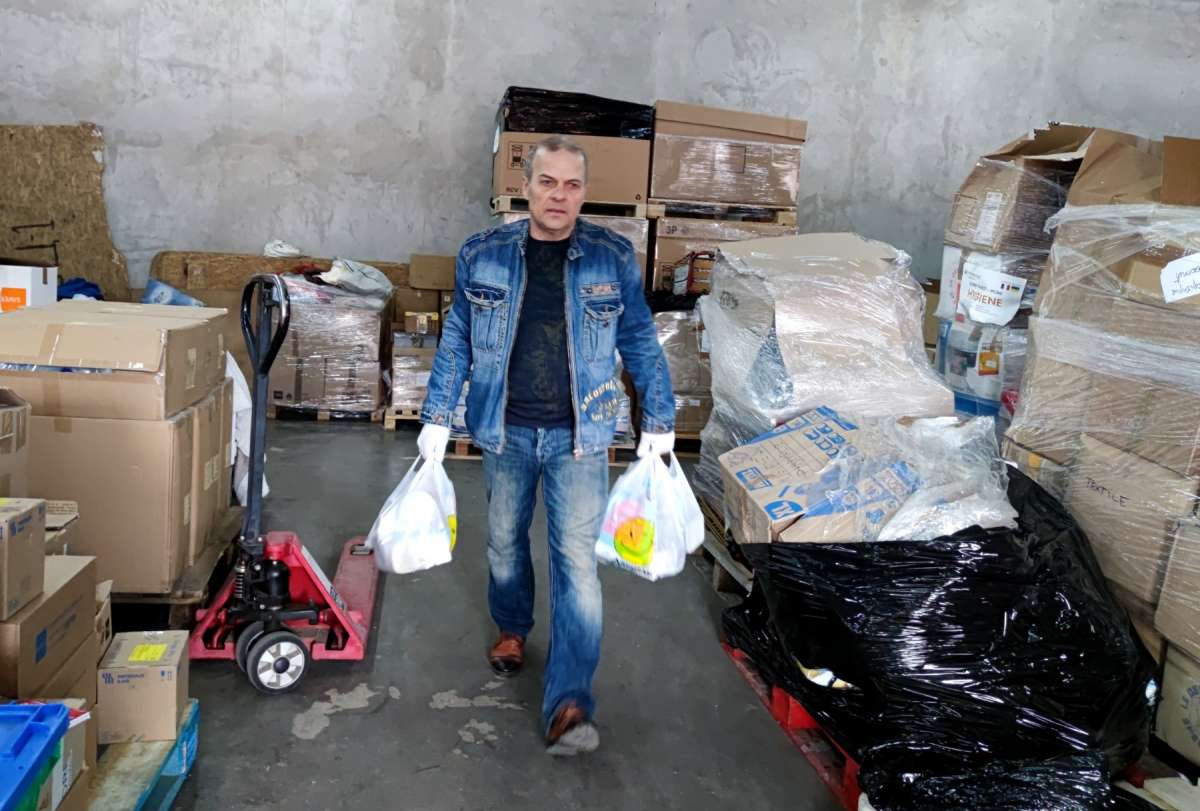 Понад 4000 комплектів продуктових та гігієнічних наборів видали волонтери БО «КМДЗ» внутрішньо переміщеним особам в Ужгороді