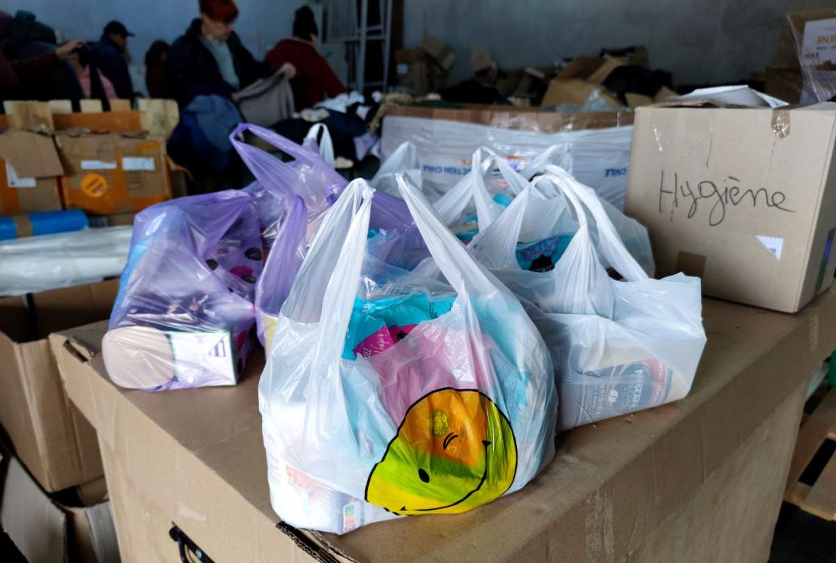 Понад 4000 комплектів продуктових та гігієнічних наборів видали волонтери БО «КМДЗ» внутрішньо переміщеним особам в Ужгороді