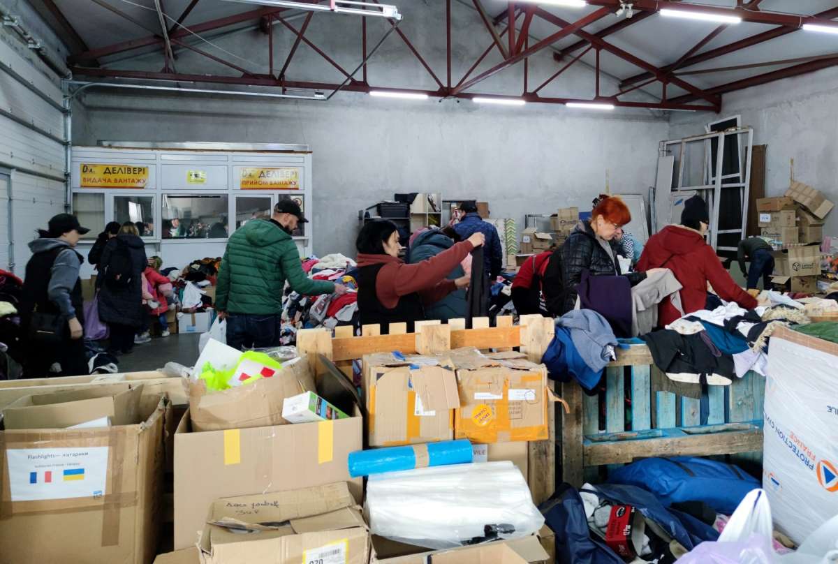 More than 4,000 sets of food and hygiene kits were issued by CAMZ volunteers to internally displaced persons in Uzhhorod