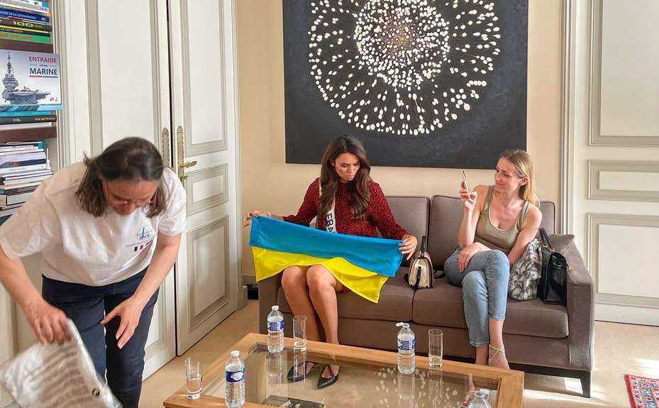 Об’єднані добрими справами: гумвантаж до України відправляла Міс Франції 