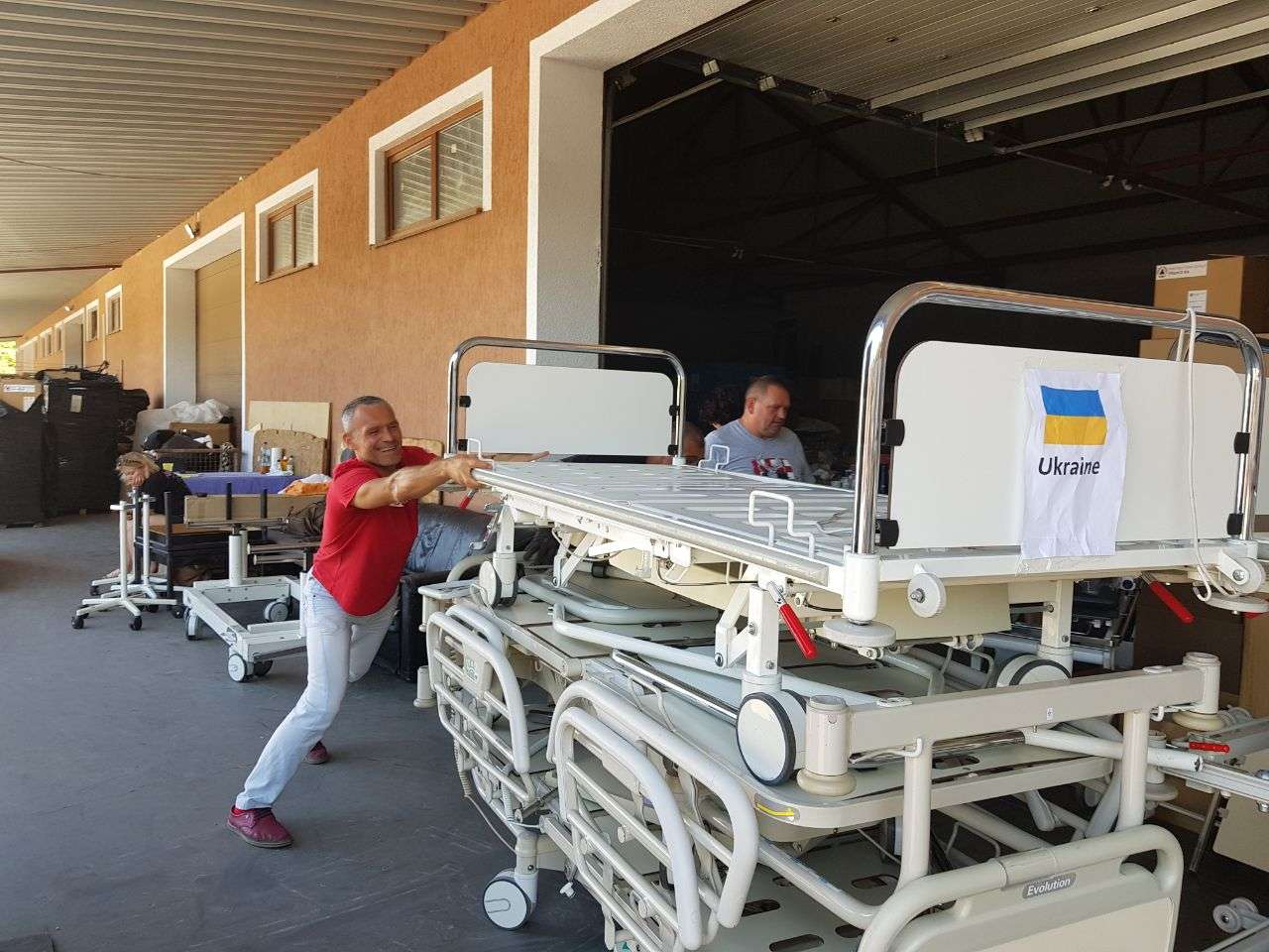 Another shipment of medical beds was delivered to Ukrainian hospitals by Austrian volunteers