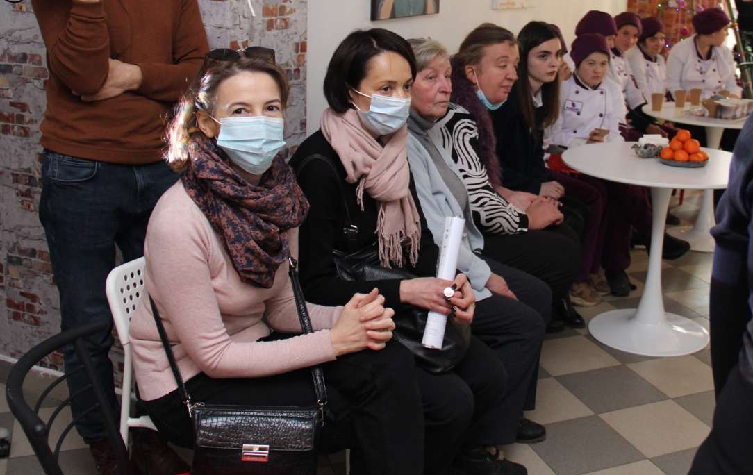 Комітет медичної допомоги в Закарпатті підтримав у роботі інклюзивну кондитерську в Ужгороді